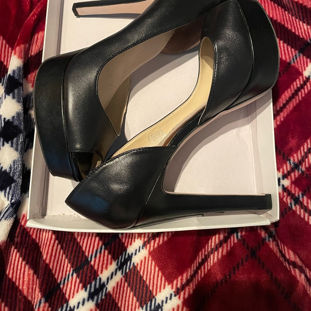 Jessica Simpson vintage peep toe stiletto..